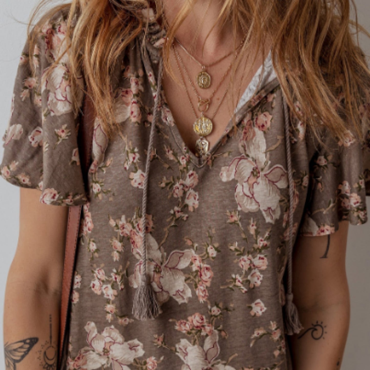 Khaki Retro Floral Print Tassel Tie Split Neck Short Sleeve Blouse